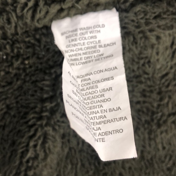 Altar’s State vest - Picture 7 of 9